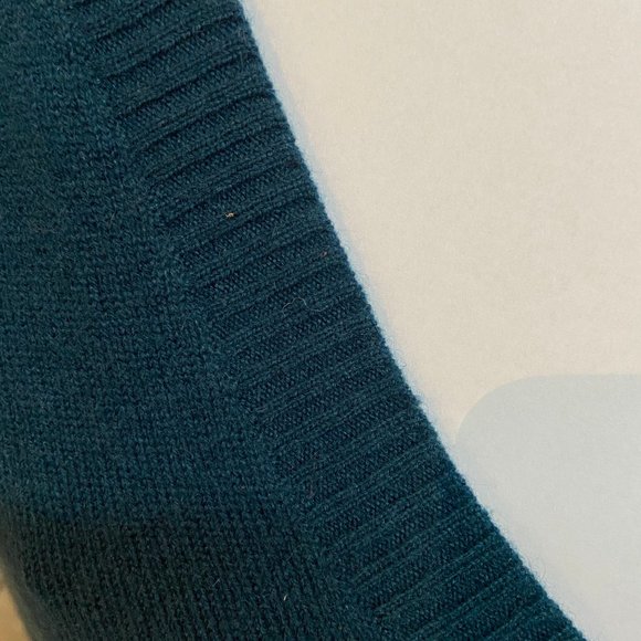 ✨💙Theory Blue 100% Cashmere Sweater💙✨ - Picture 2 of 6